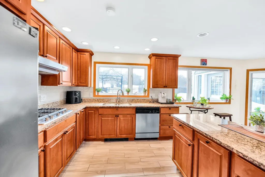 121 Hurst Lane Farmington ME 04938