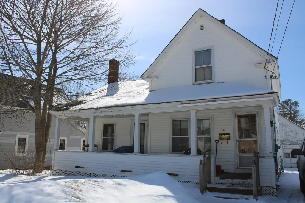 38 Howard Street Mexico ME 04257