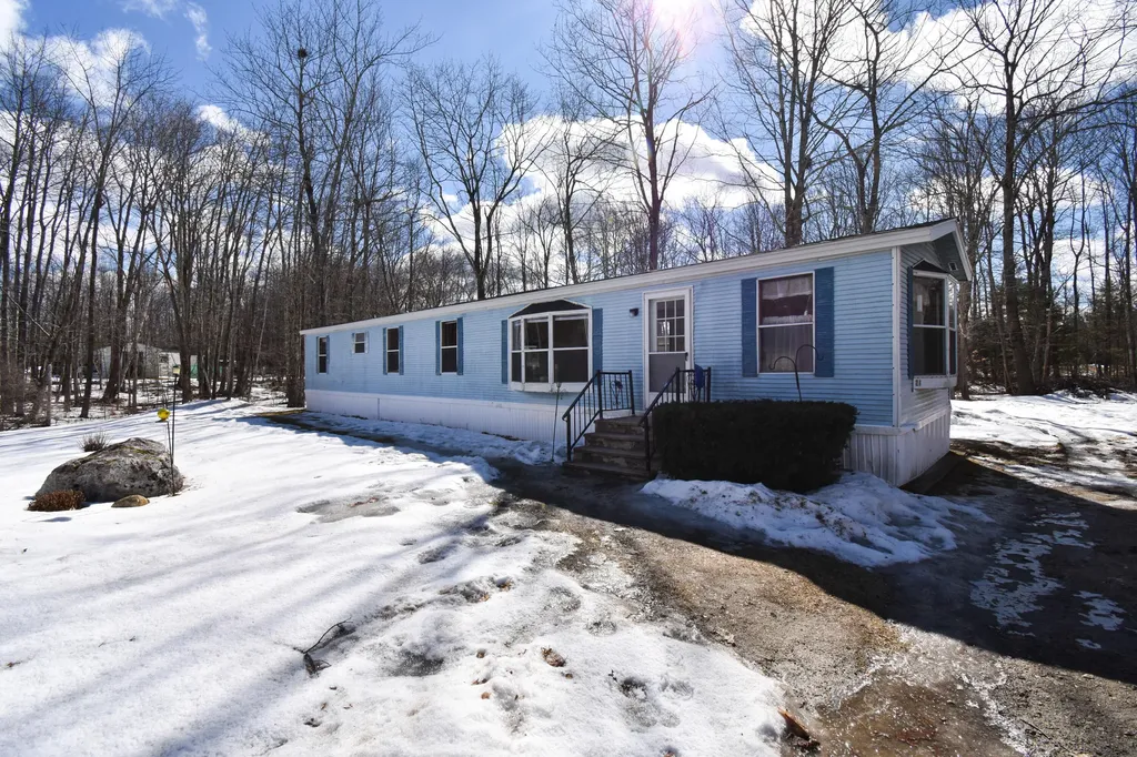 21 Moore Drive Sabattus ME 04280