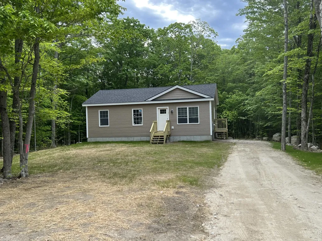 31 Escott Way Naples ME 04055