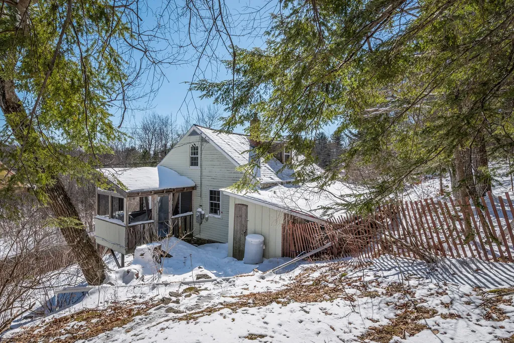 674 Appleton Road Union ME 04862