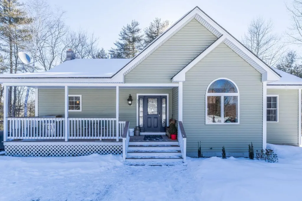 31 Allaire Drive Limerick ME 04048