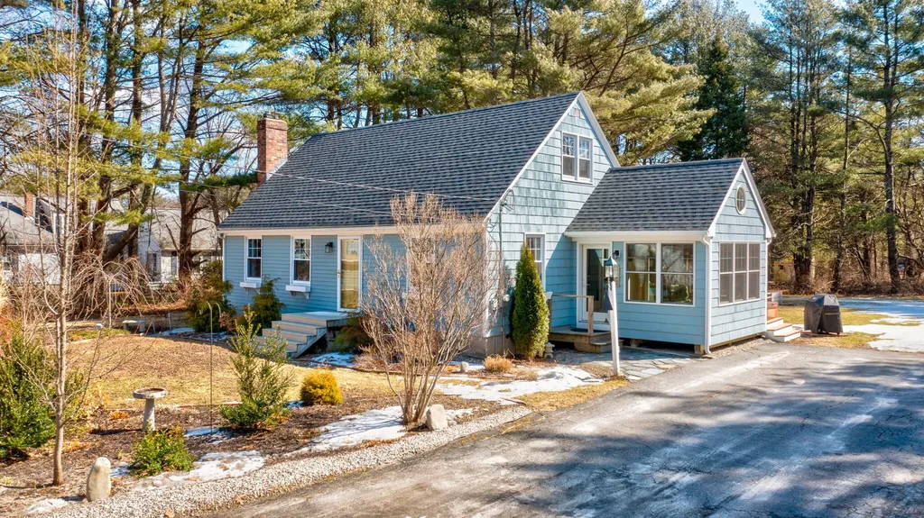 10 Heather Lane Falmouth ME 04105