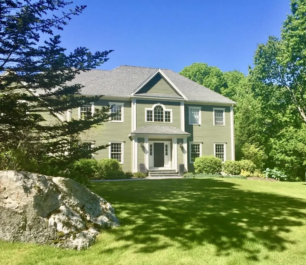 8 Mayflower Road Falmouth ME 04105