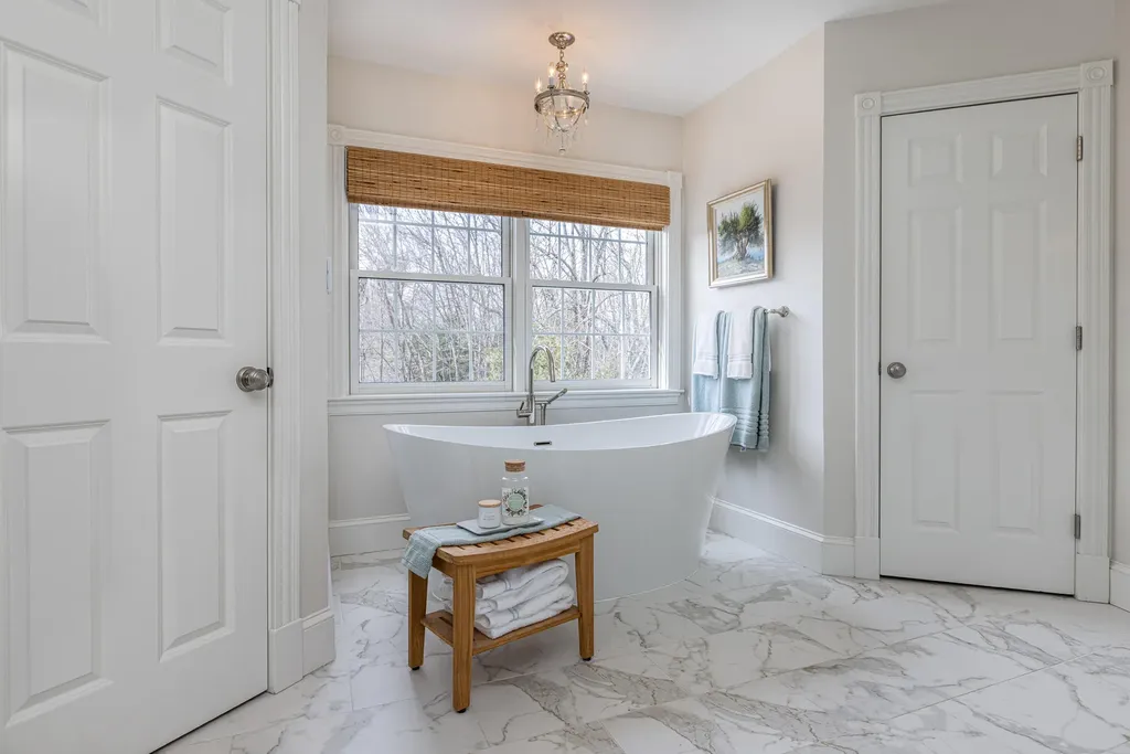 8 Mayflower Road Falmouth ME 04105