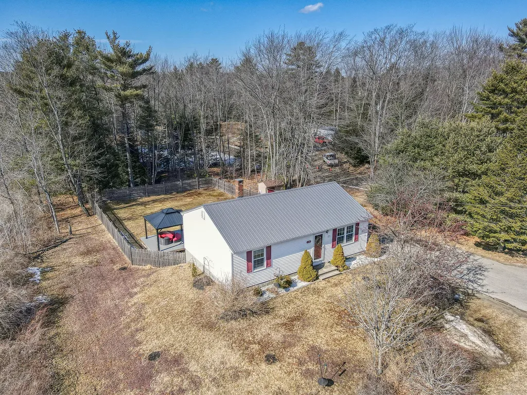 136 Middlesex Road Topsham ME 04086