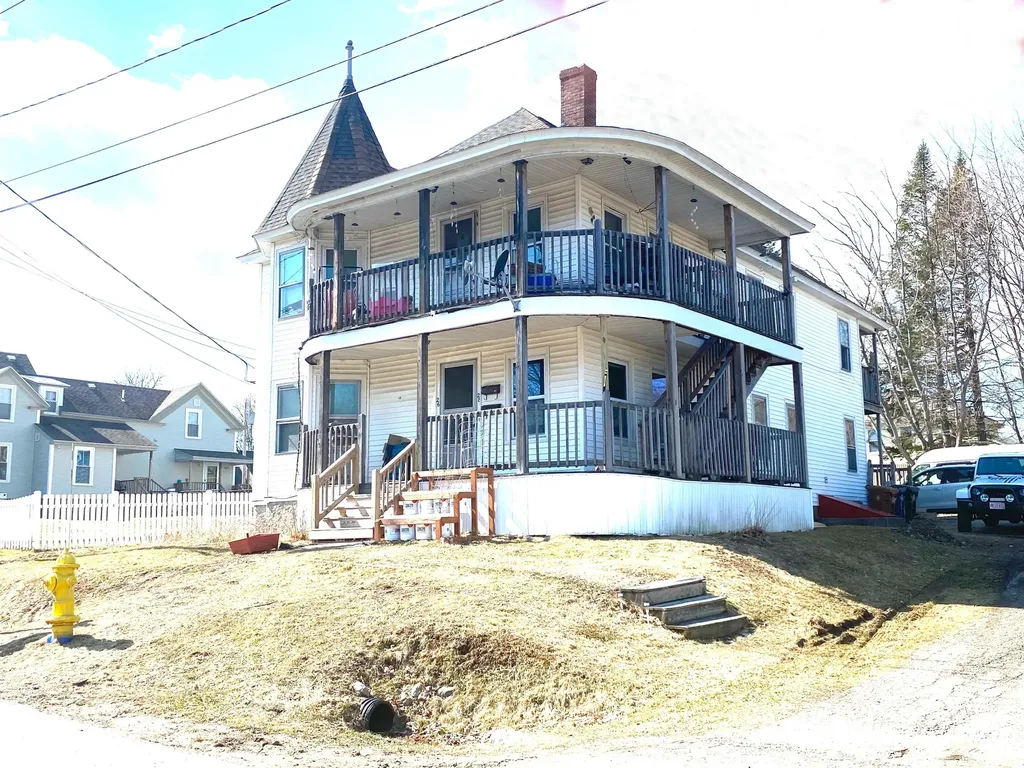 28 Wakefield Avenue Saco ME 04072