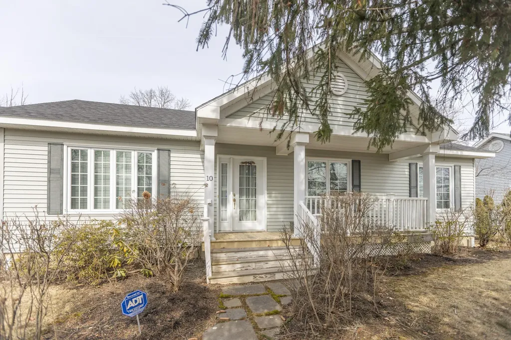 10 Seavey Lane Rockland ME 04841