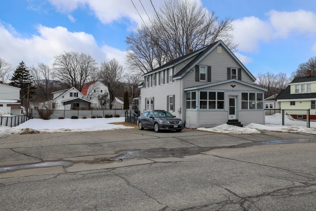 11 Osgood Avenue Mexico ME 04257