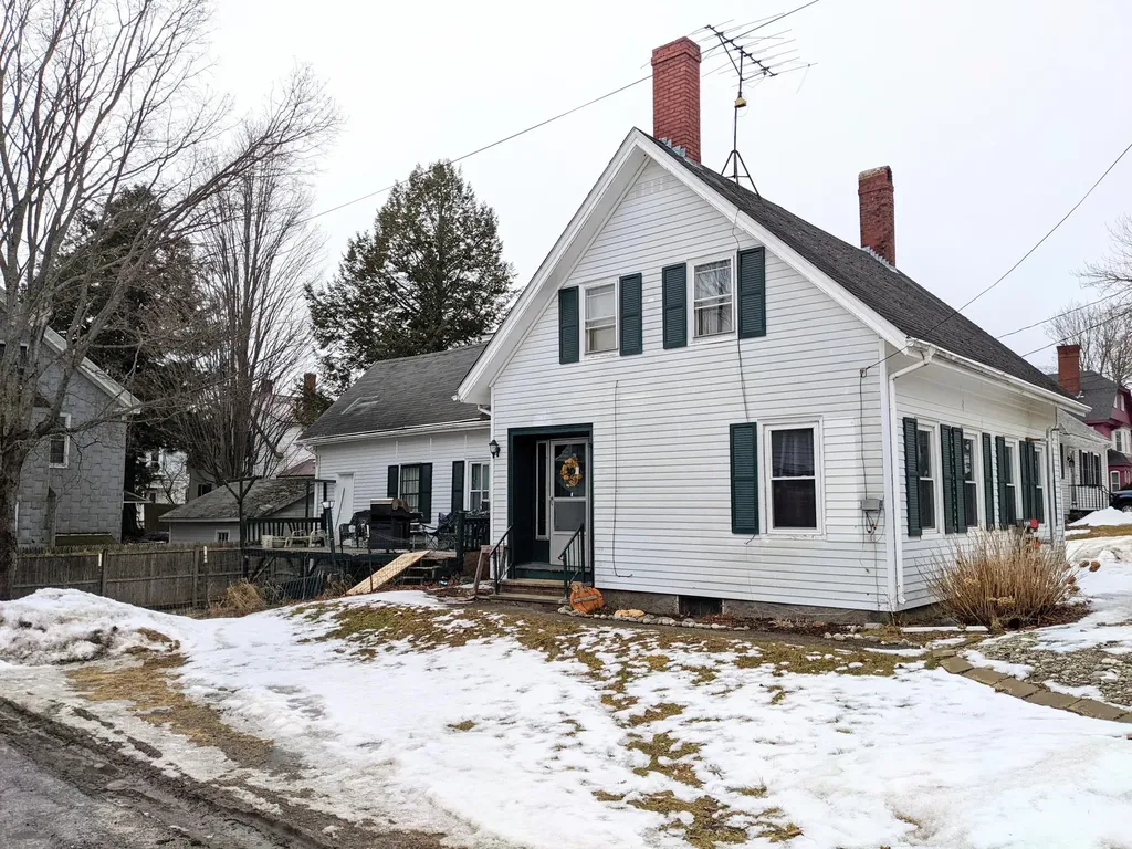 42 Franklin Street Bucksport ME 04416
