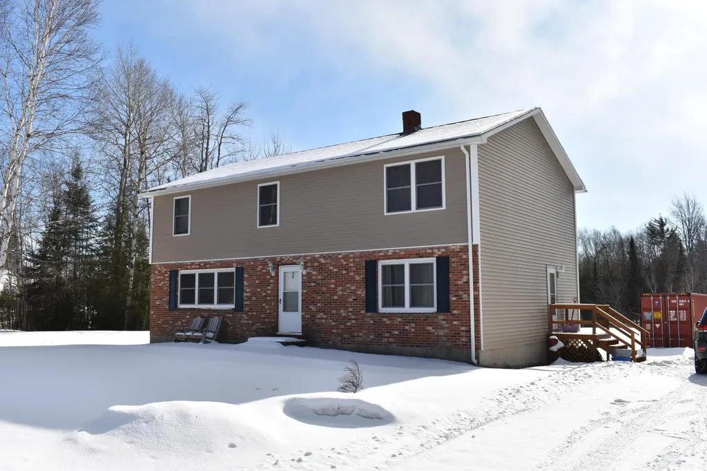 136 River Road Lincoln ME 04457
