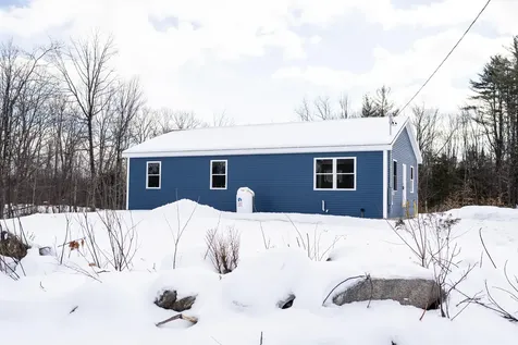 26 Knoll Road Poland ME 04274