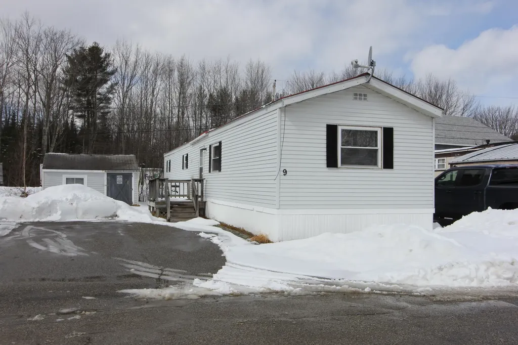 9 Sabattus Creek Drive Lisbon ME 04250