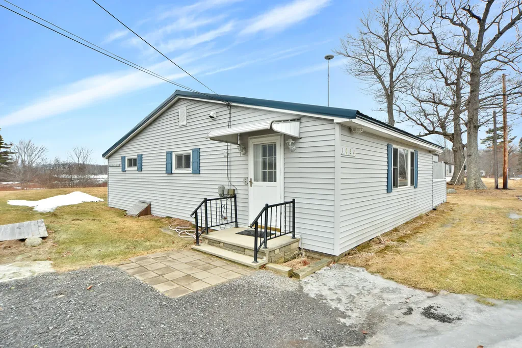 1082 South Belfast Avenue Augusta ME 04330
