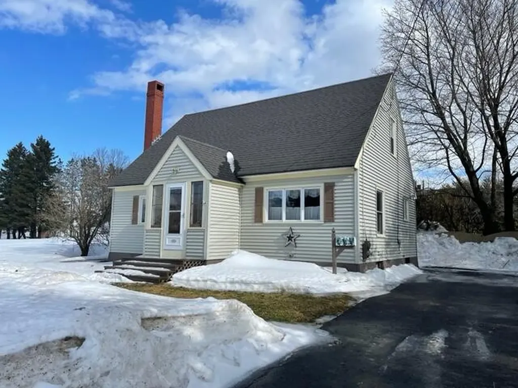 15 Willard Street Houlton ME 04730