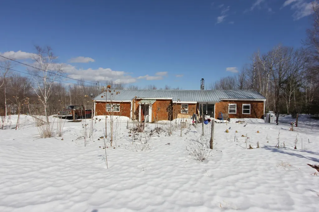 1110 Auburn Road Peru ME 04290