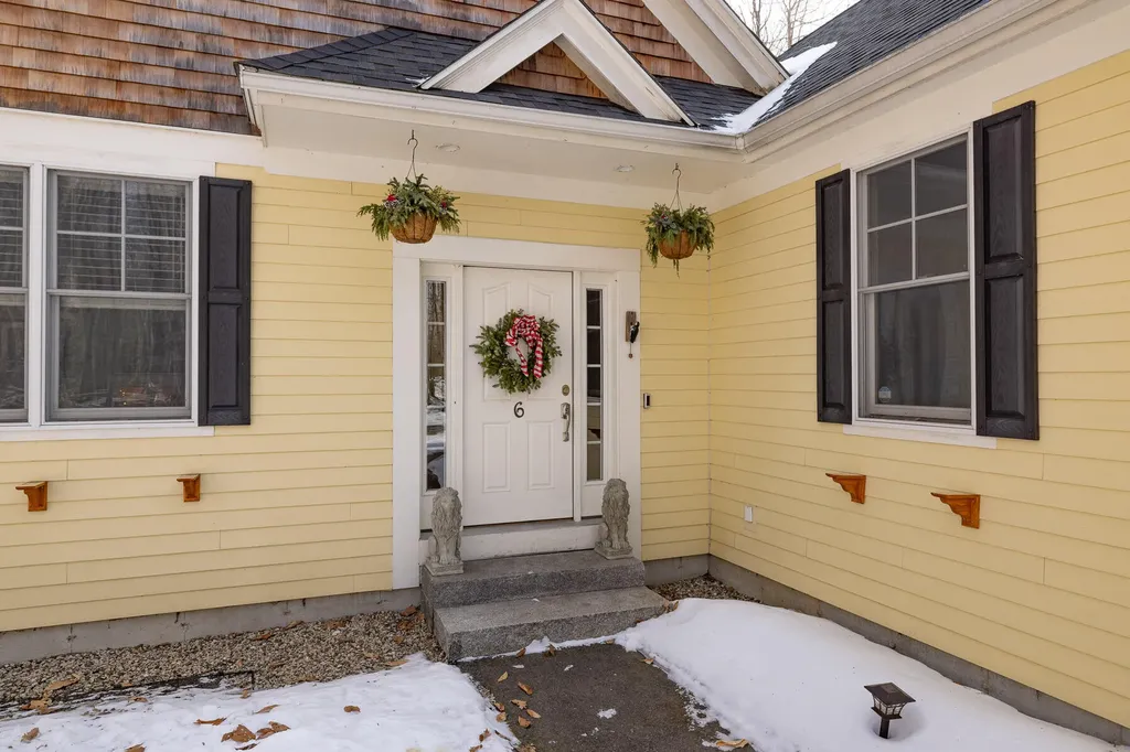 6 Blueberry Lane Kittery ME 03904