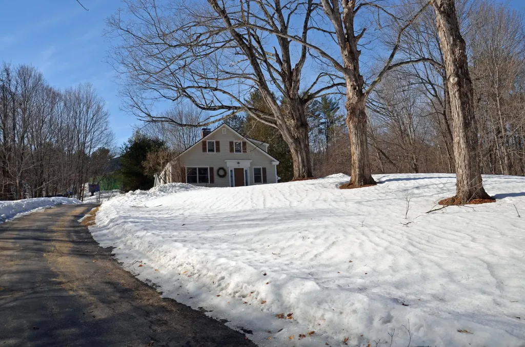 26 Country Club Road Norway ME 04268