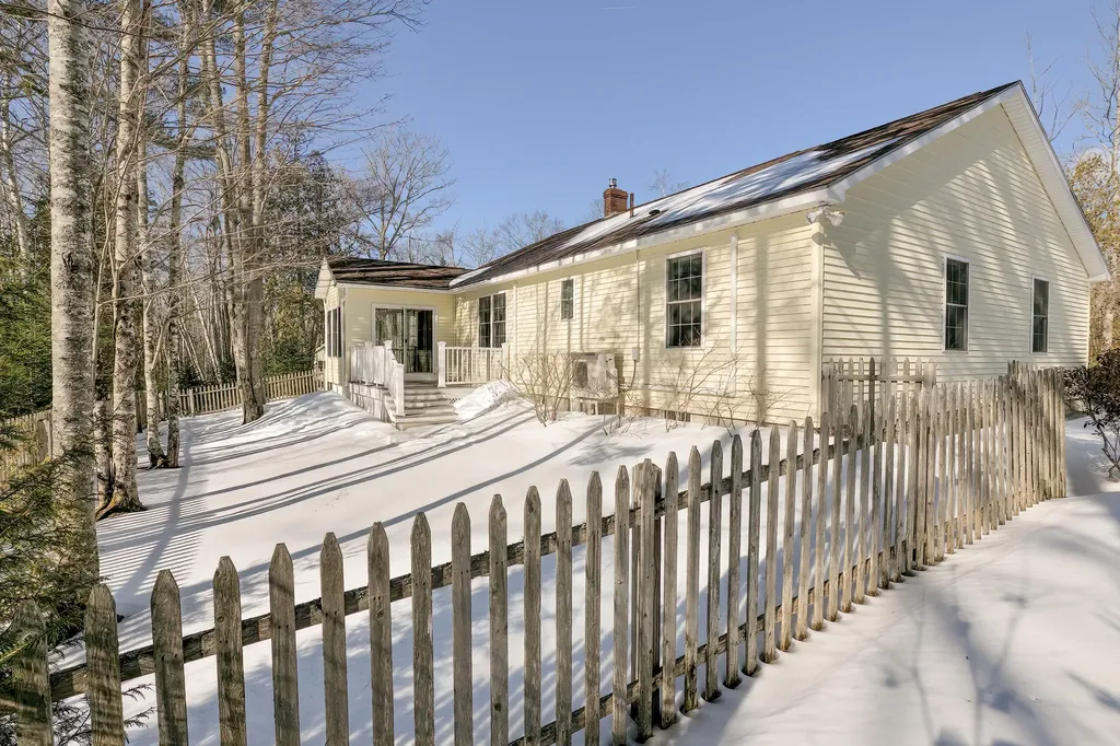 3 Stonehedge Drive Northport ME 04849
