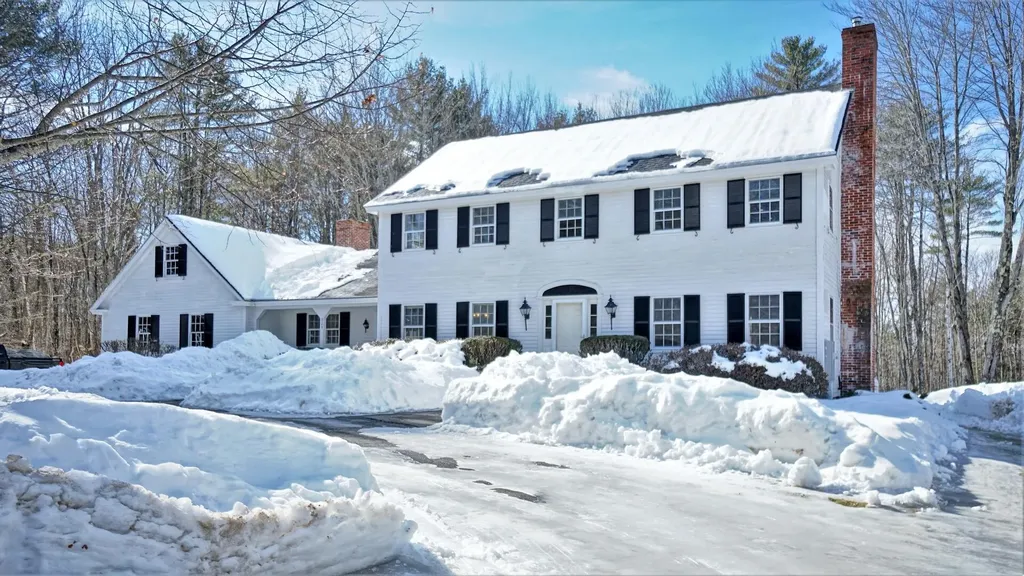 329 Naples Road Harrison ME 04040