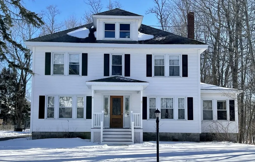 14 Yarmouth Road Gray ME 04039