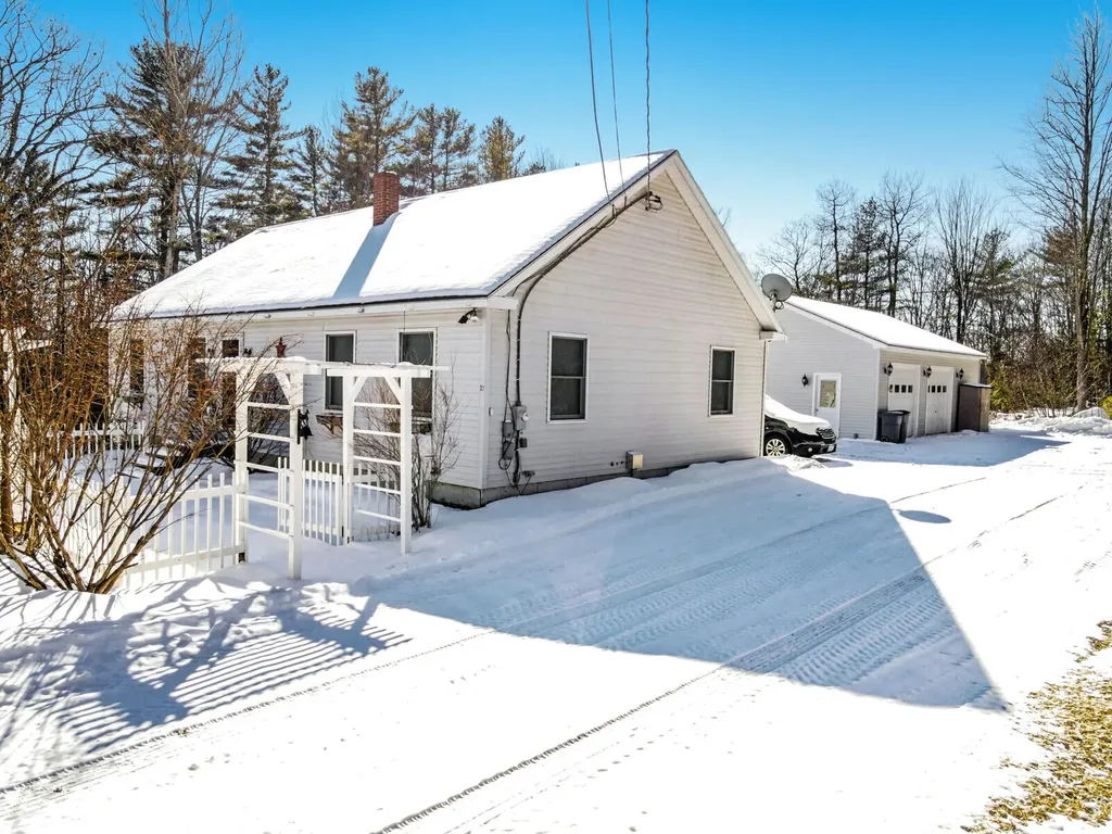 23 Sunflower Lane Sidney ME 04330