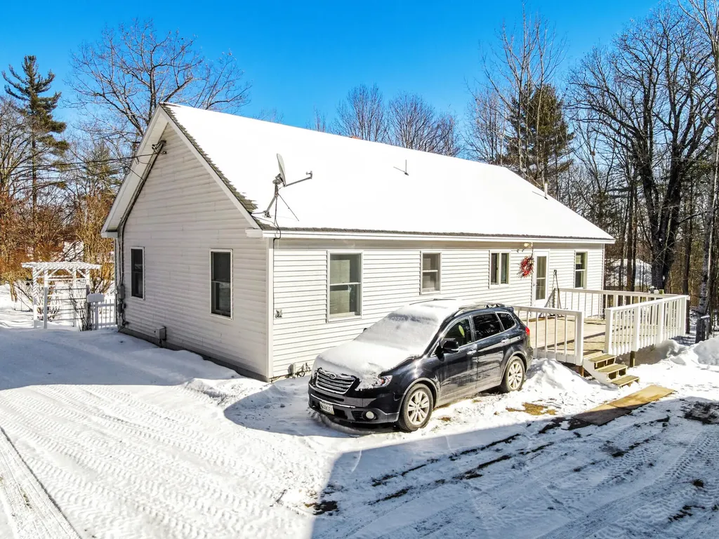 23 Sunflower Lane Sidney ME 04330