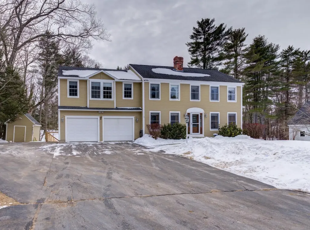 10 Royal Grant Way Westbrook ME 04092