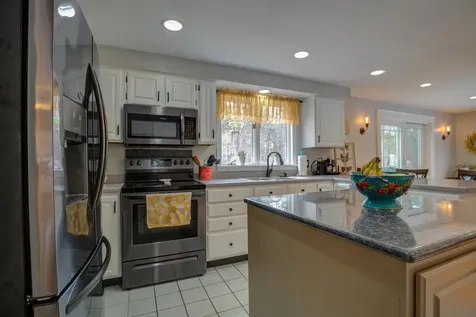 10 Royal Grant Way Westbrook ME 04092