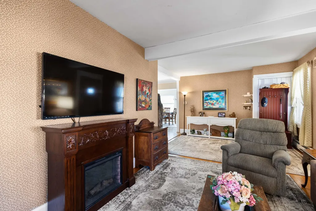 9 Brompton Street Sanford ME 04073