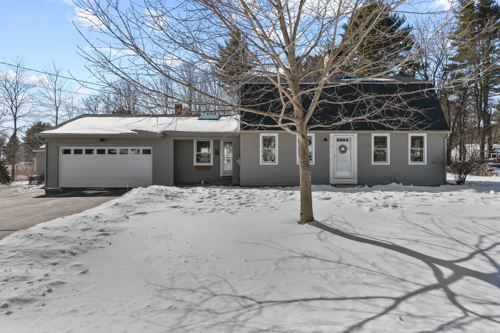 7 Woodside Drive Cumberland ME 04021