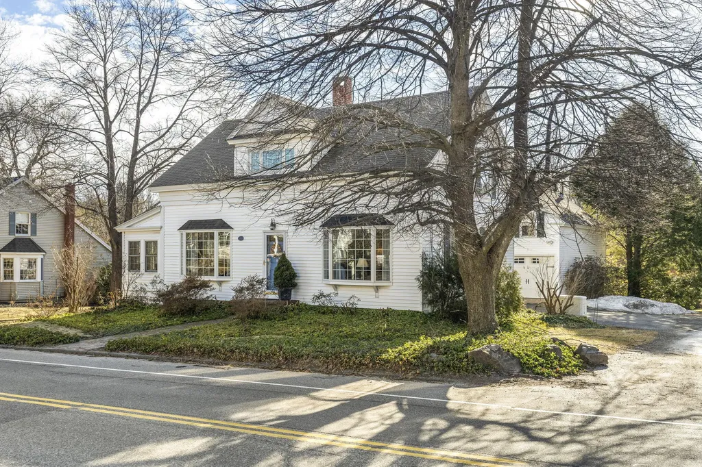 11 Beach Avenue Kennebunk ME 04043