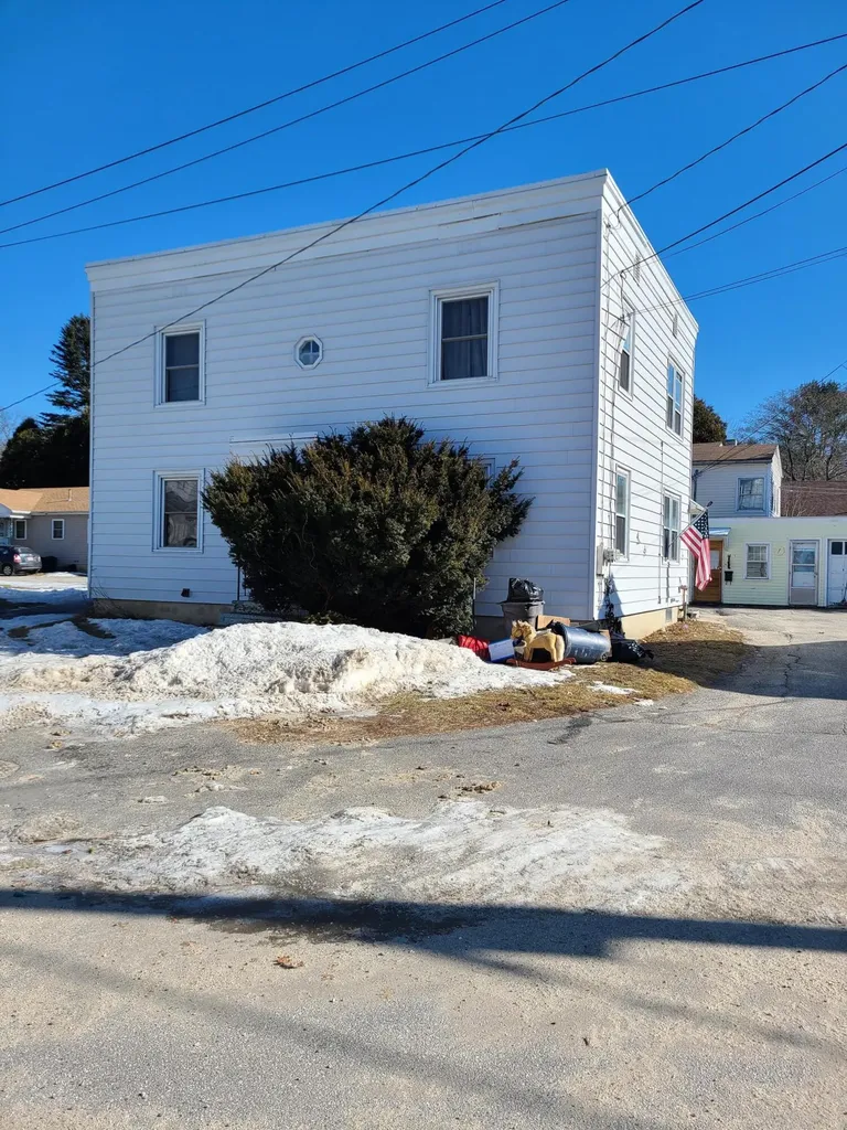 76 Fairlawn Avenue Lewiston ME 04240