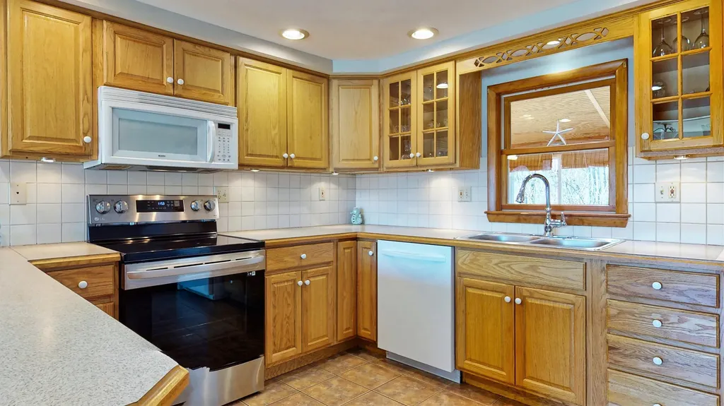 14 Thomas Drive Scarborough ME 04074