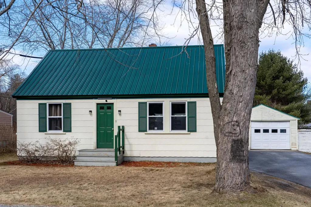 11 Charles Street Winthrop ME 04364