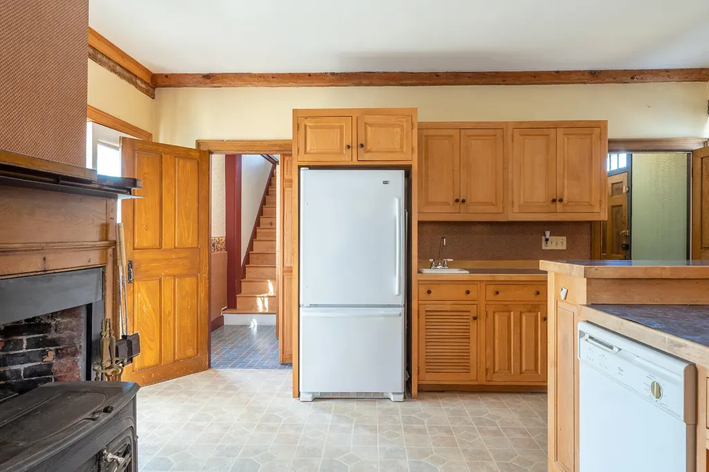 12 Knox Street Thomaston ME 04861