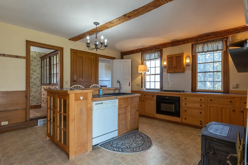12 Knox Street Thomaston ME 04861