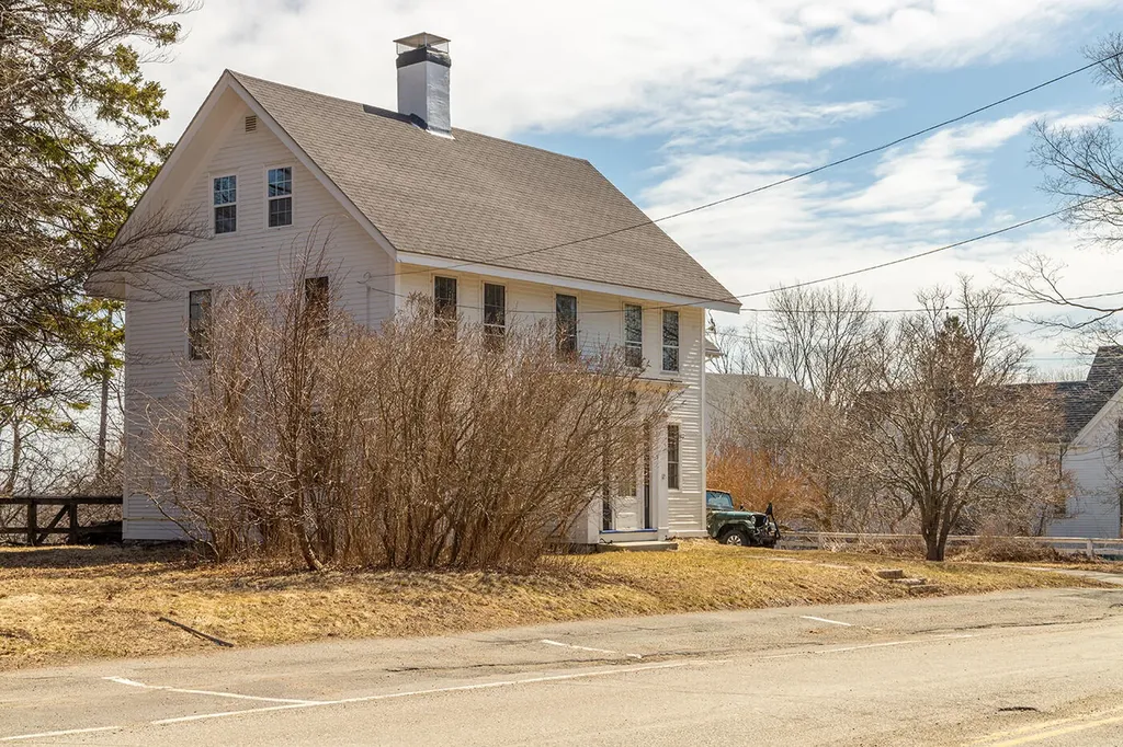 12 Knox Street Thomaston ME 04861