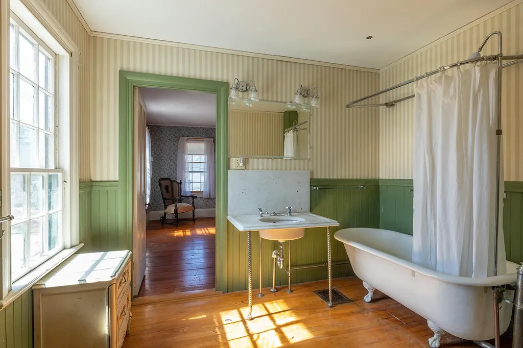 12 Knox Street Thomaston ME 04861