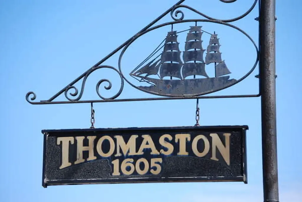 12 Knox Street Thomaston ME 04861