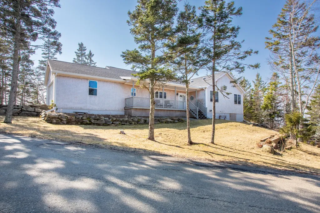 9 Rockledge Road South Thomaston ME 04858