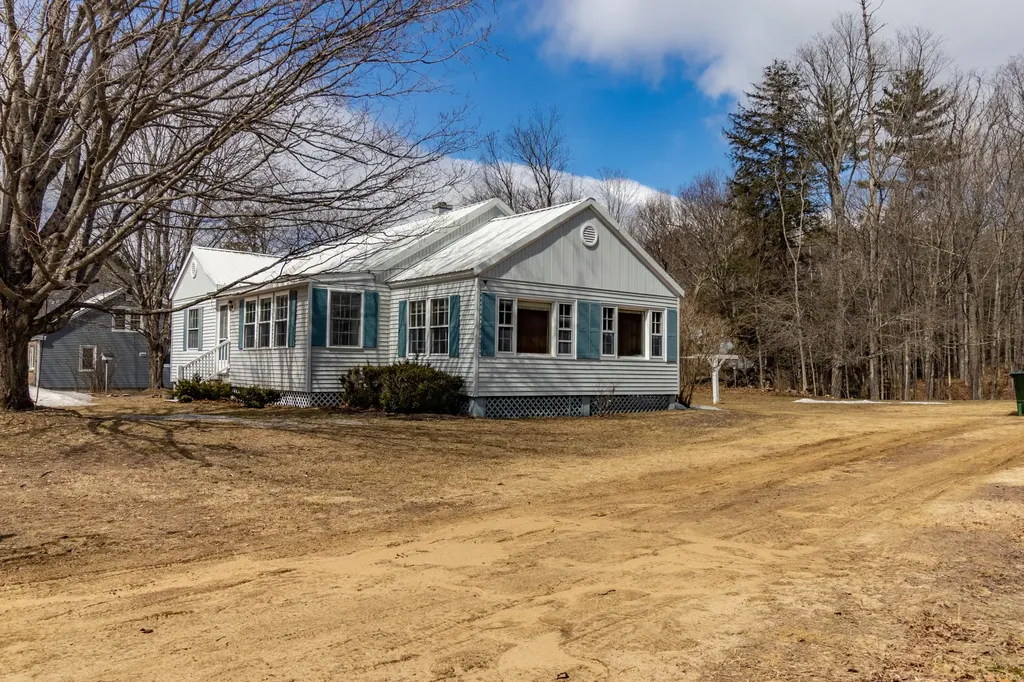 13 Robbins Avenue Dixfield ME 04224