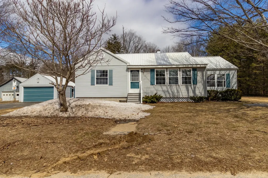 13 Robbins Avenue Dixfield ME 04224