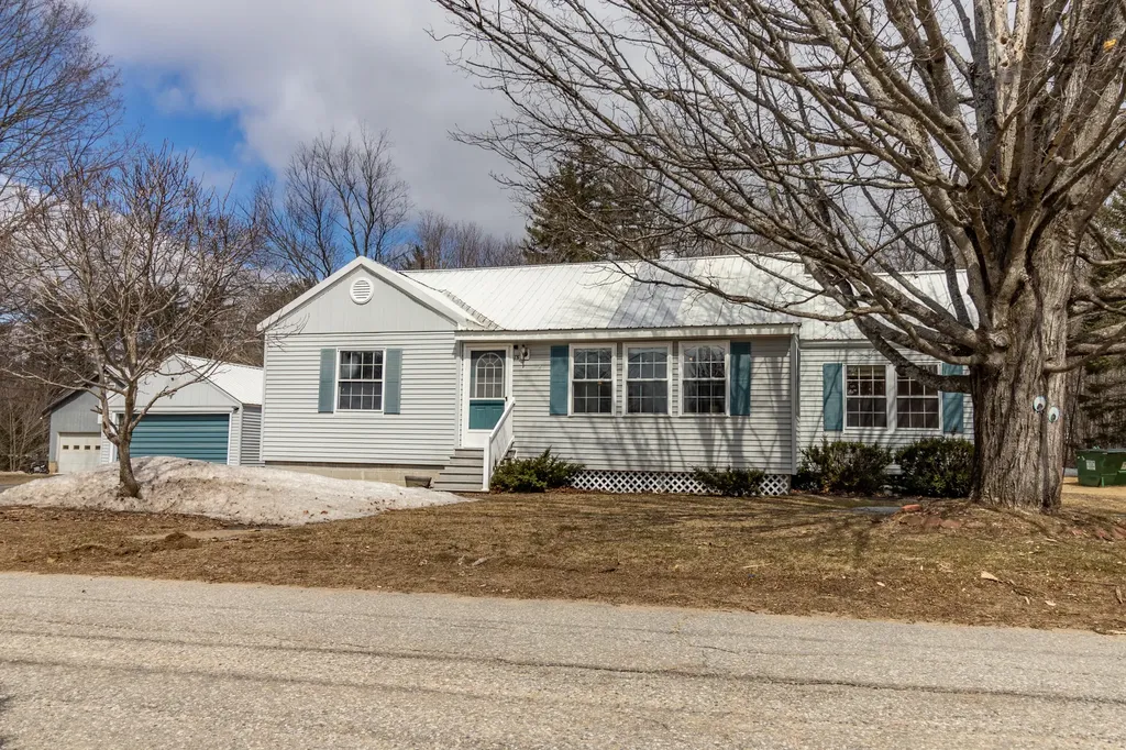 13 Robbins Avenue Dixfield ME 04224