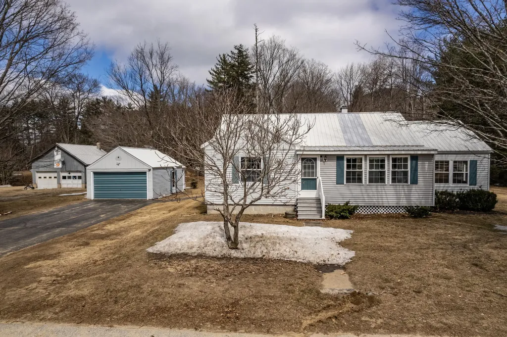 13 Robbins Avenue Dixfield ME 04224