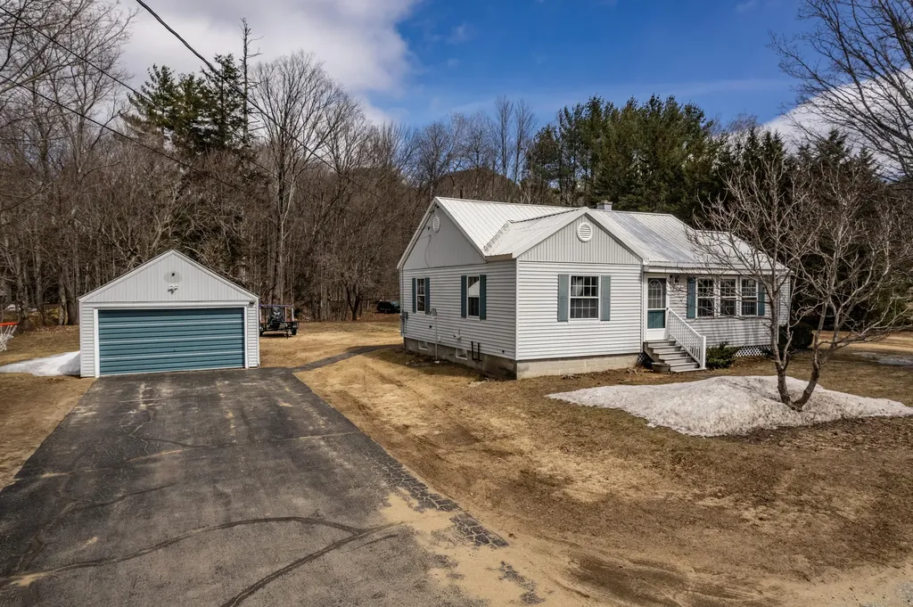 13 Robbins Avenue Dixfield ME 04224