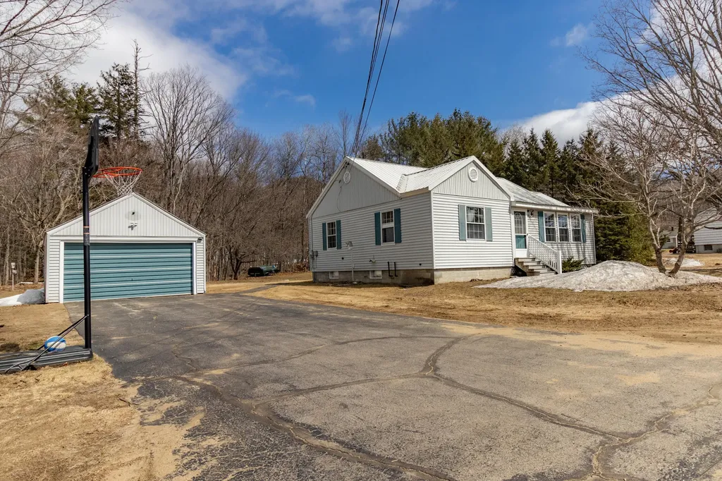 13 Robbins Avenue Dixfield ME 04224