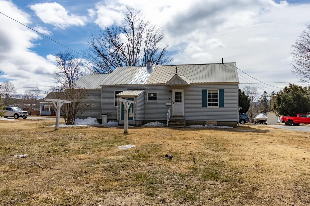 13 Robbins Avenue Dixfield ME 04224