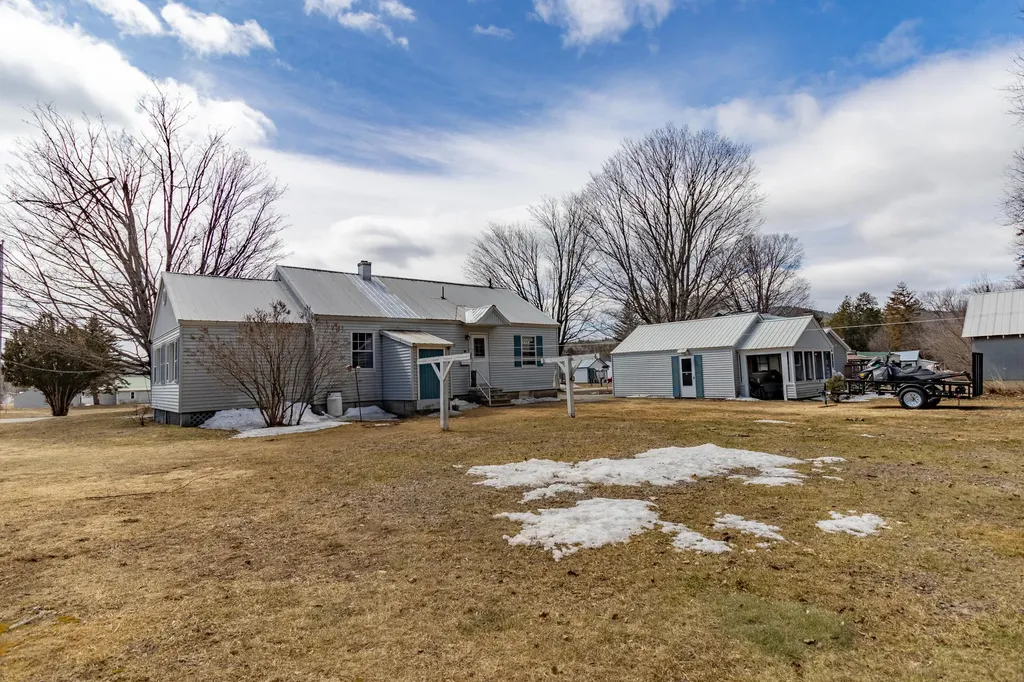 13 Robbins Avenue Dixfield ME 04224