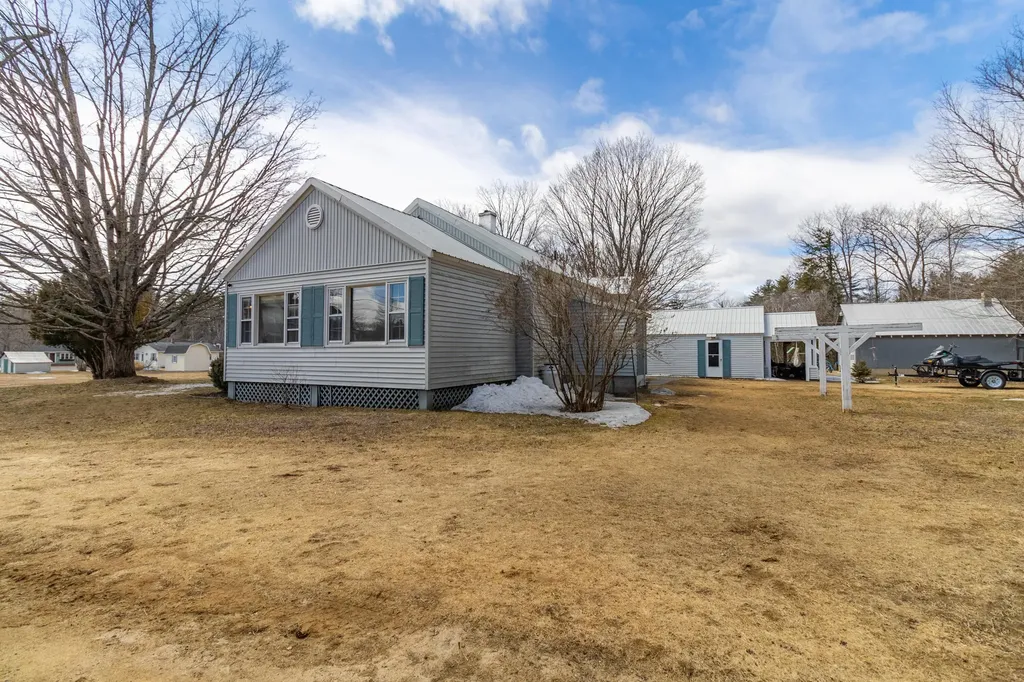 13 Robbins Avenue Dixfield ME 04224